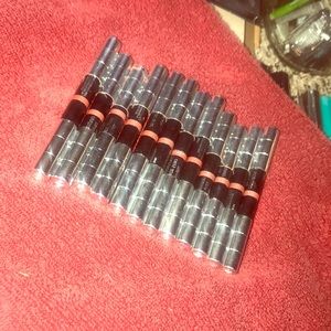 Merel nOrman lip stick